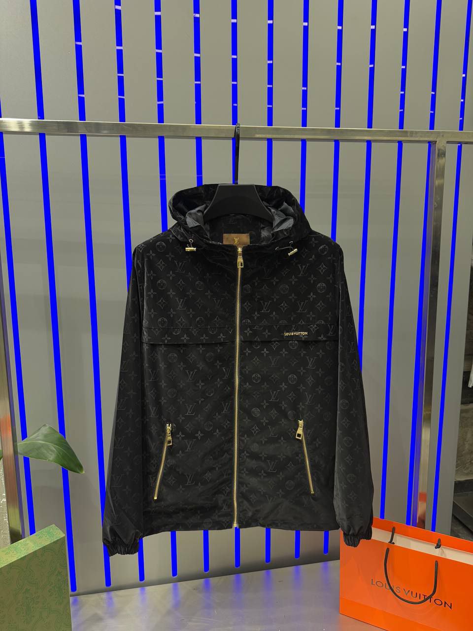 Лятно яке LV
