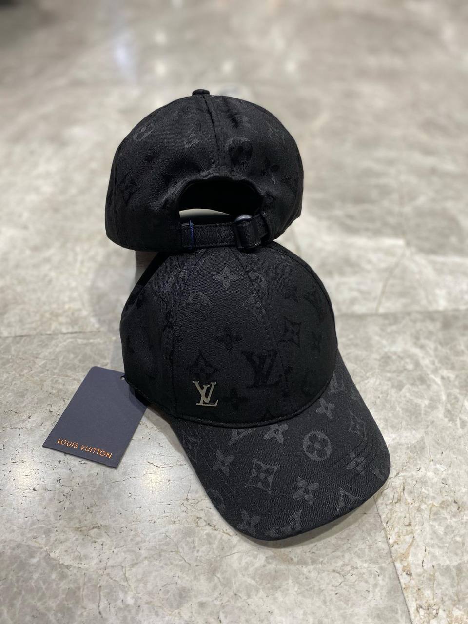 Шапка LV