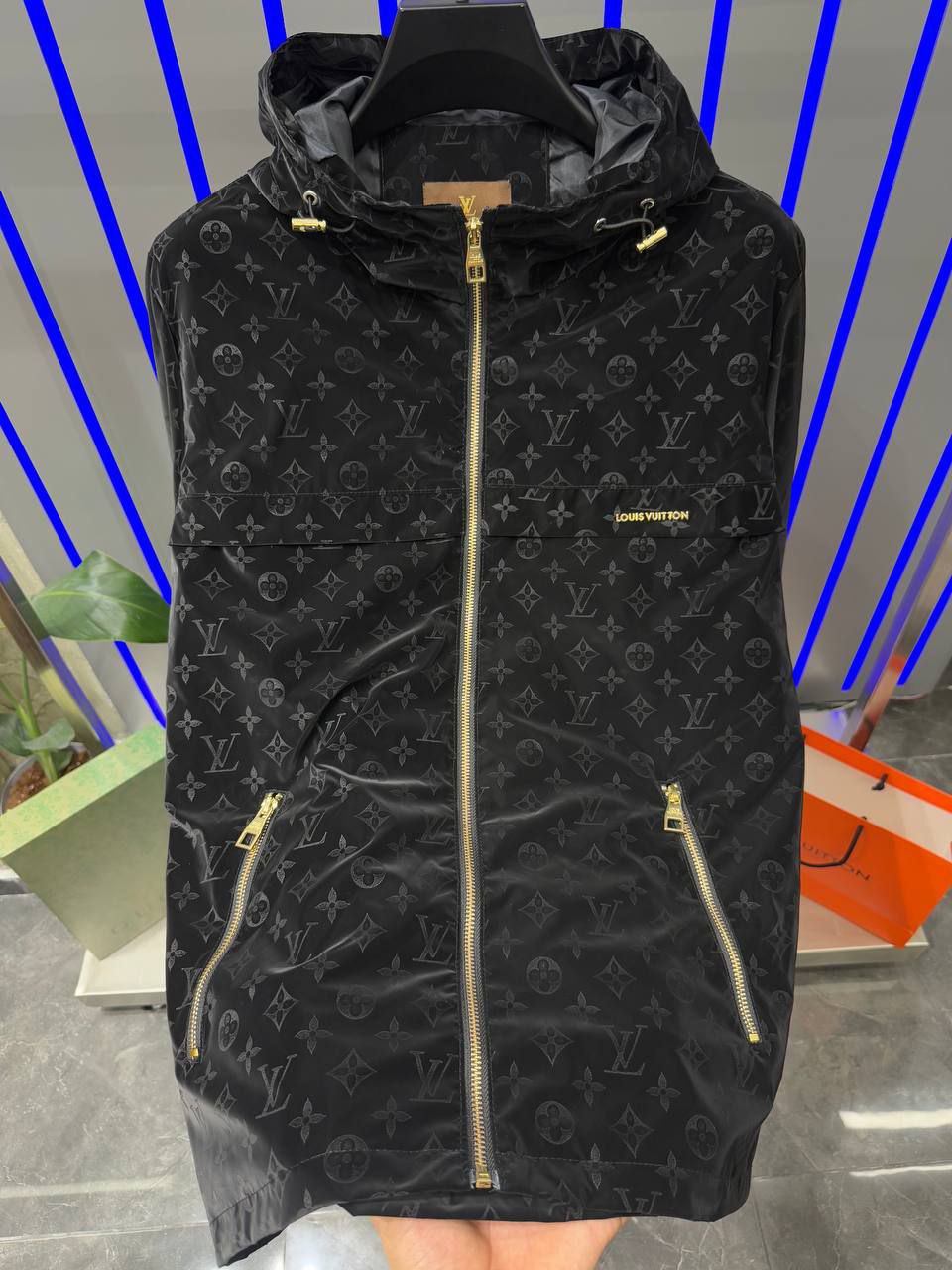 Лятно яке LV